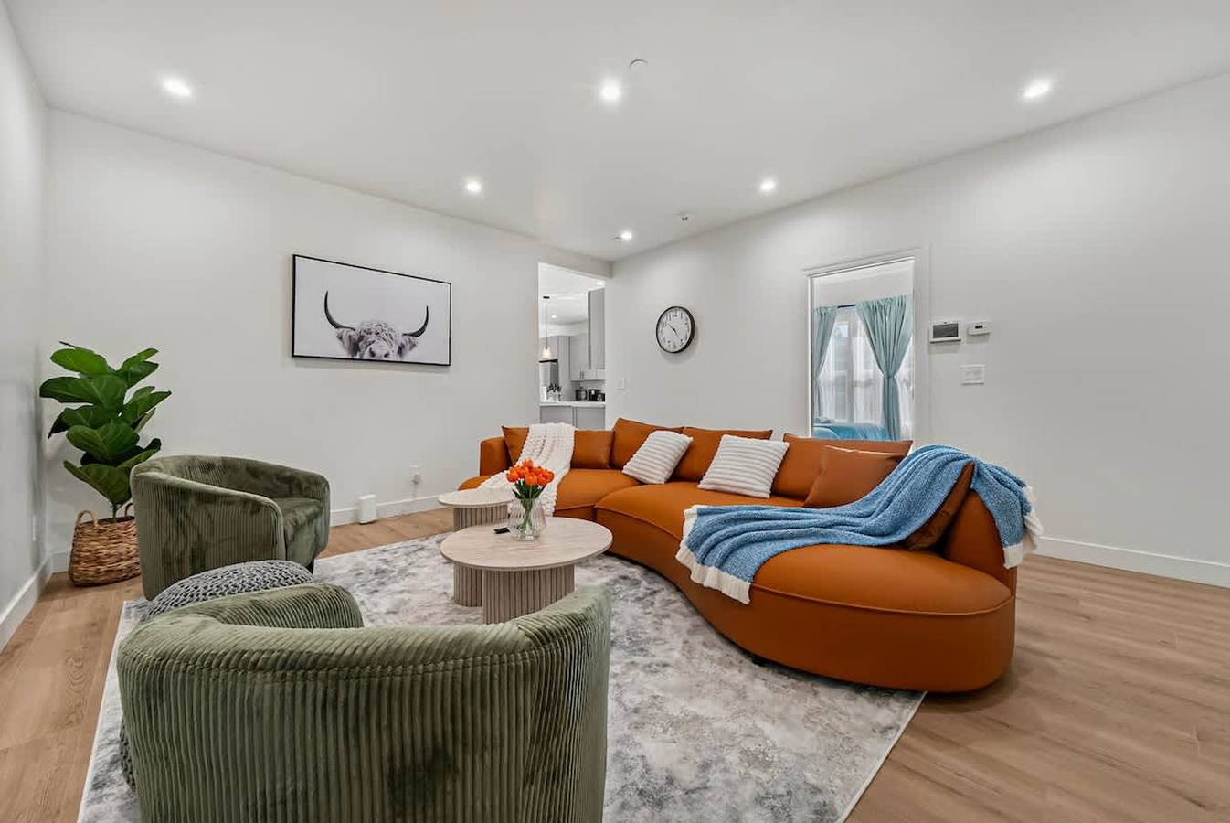 Massive 8Br Home in Hayward with Ac Free Parking in Hayward (CA), Alameda County