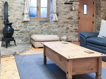 Log Cabin for 2 People in Derbyshire, Midlands, Photo 3