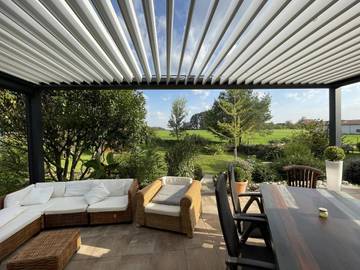 Gîte pour 6 personnes, avec vue ainsi que terrasse et sauna, animaux acceptés à Drachenbronn-Birlenbach