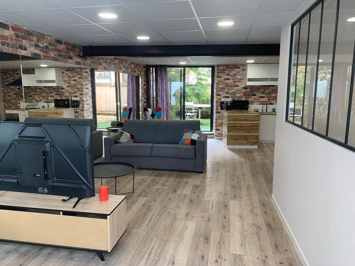 Appartement entier, One-Bedroom Apartment in Issoire, Région de Besse-et-Saint-Anastaise