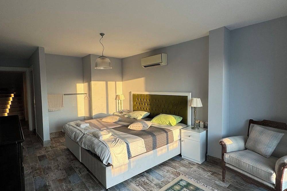 Chic huge villa with sea view private pool 4 bedrooms, 2 living room in Bodrum in Bodrum, Provinz Muğla