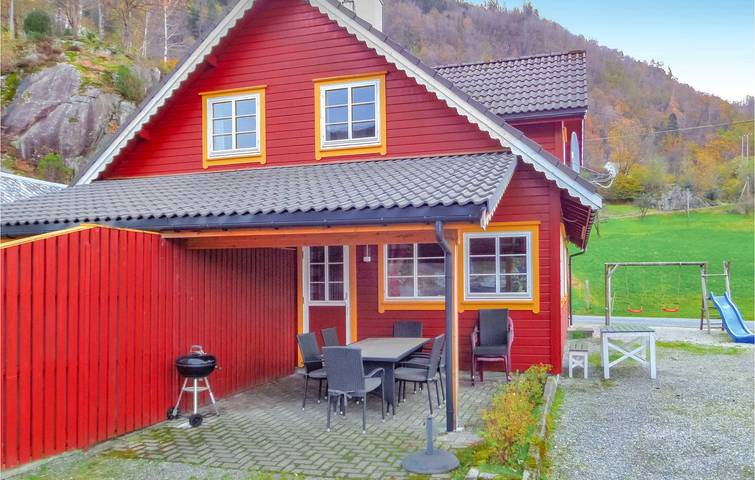 Ferienhaus für 7 Personen mit Terrasse in Åkra, Kvinnherad