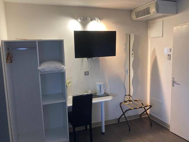 Hôtel pour 3 personnes, avec terrasse, animaux acceptés à Notre-Dame-de-Sanilhac - 3