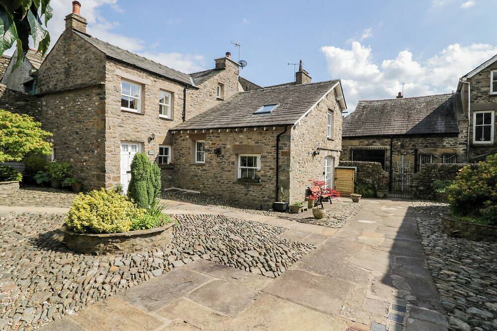 Ramblers Rest, pet friendly, character holiday cottage in Sedbergh in Sedbergh, Yorkshire Dales National Park