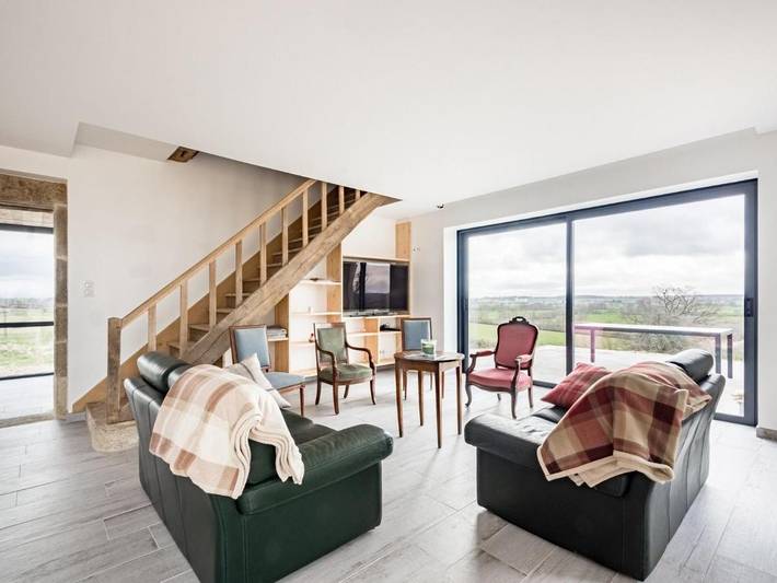 Location de vacances pour 5 personnes, avec terrasse et jardin à Cercy-la-Tour - 2