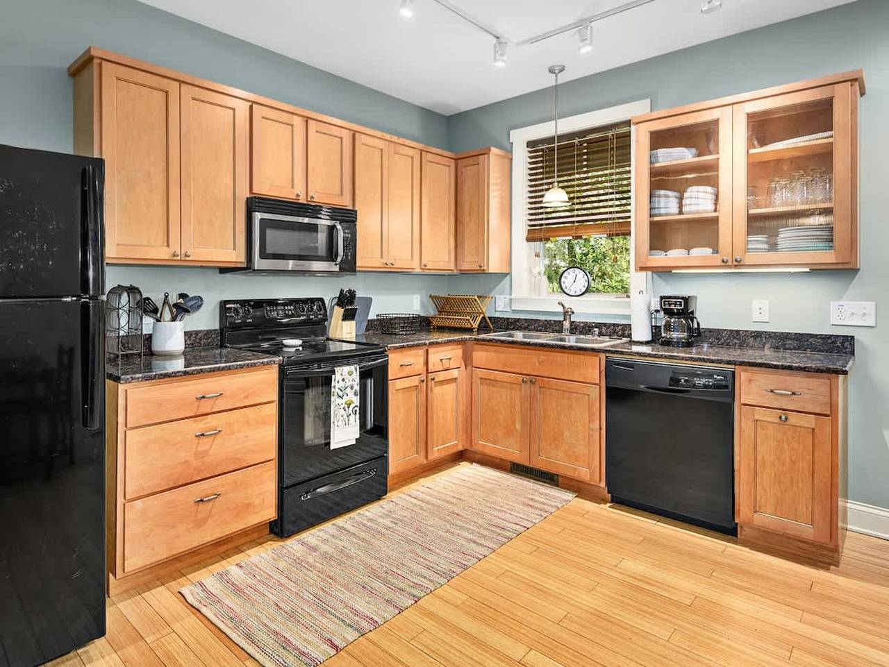 Ganze Wohnung, Cozy 2Br Townhouse w Deck Walk to W Asheville in Blue Ridge Parkway, Asheville