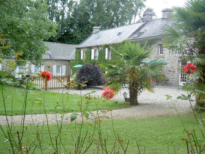 Maison de vacances pour 2 personnes, avec terrasse ainsi que vue et jardin à Plomodiern