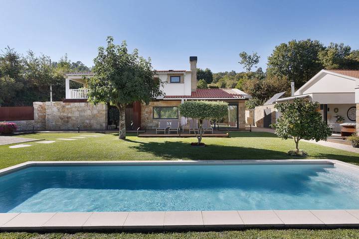 Casa de férias para 8 pessoas, com Varanda e Jardim em Vila Verde