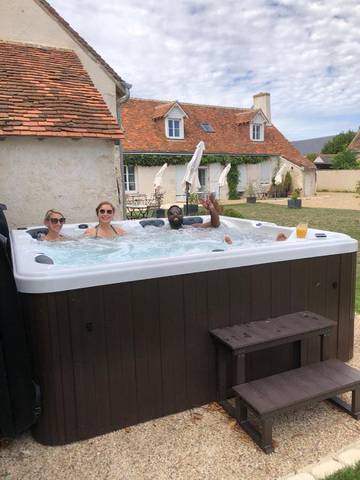 Gîte pour 10 personnes, avec jardin ainsi que vue et terrasse dans Villerbon