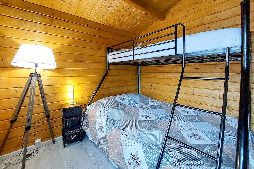 2 bedroom awesome home in Chenac-Saint-Seurin-d' in Chenac-Saint-Seurin-d'Uzet, Saintes region