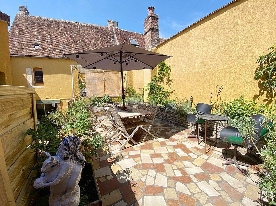 La Puysæ - la pissenlit in Saint-Sauveur-en-Puisaye, Région d'Auxerre