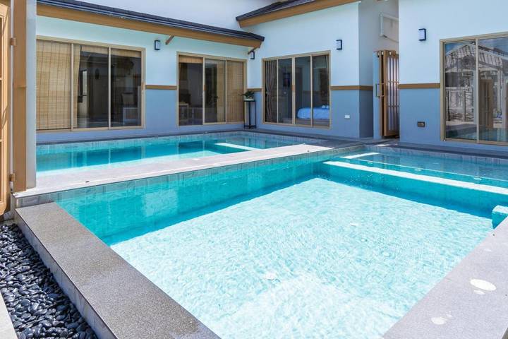 Location de vacances pour 14 personnes, avec piscine et jacuzzi ainsi que jardin et balcon, animaux acceptés dans Ban Bang Saen - 4