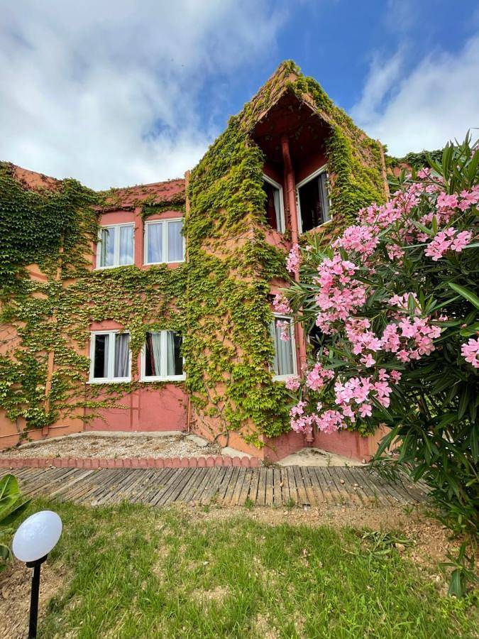 Hôtel pour 2 personnes, avec piscine ainsi que jardin et terrasse à Rivesaltes - 3
