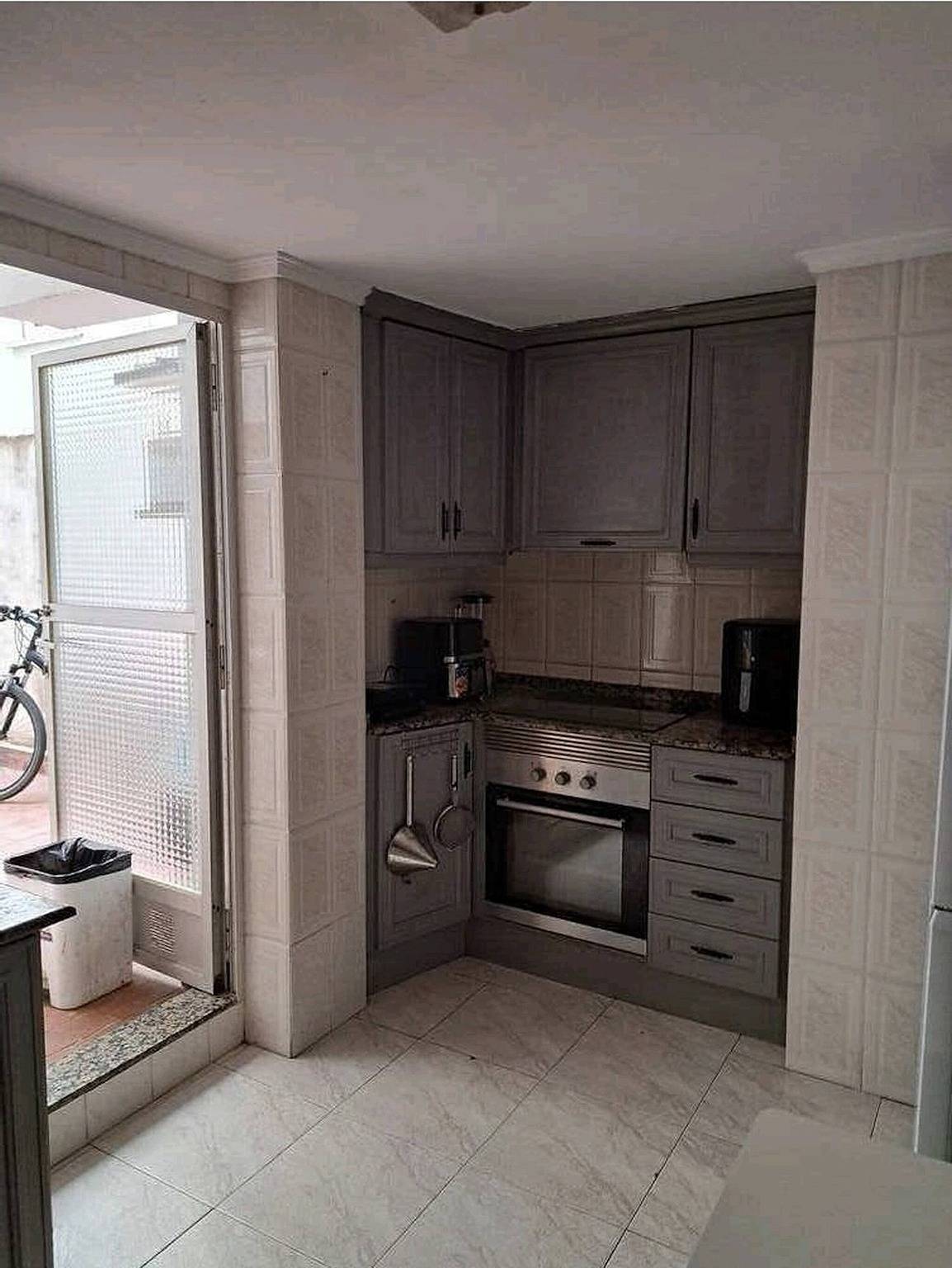 Entire apartment, Room 10 min from beach and center with tramway in Valencia, Costa de Valencia
