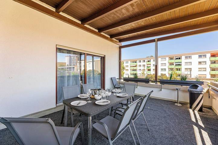 Appartement entier, Vacation rental, 150 square meters, sleeps 8, 4 bedrooms, 2 bathrooms, terrace with grill, 2 parking spaces in Ludwigshafen, Pfälzer Rheinebene
