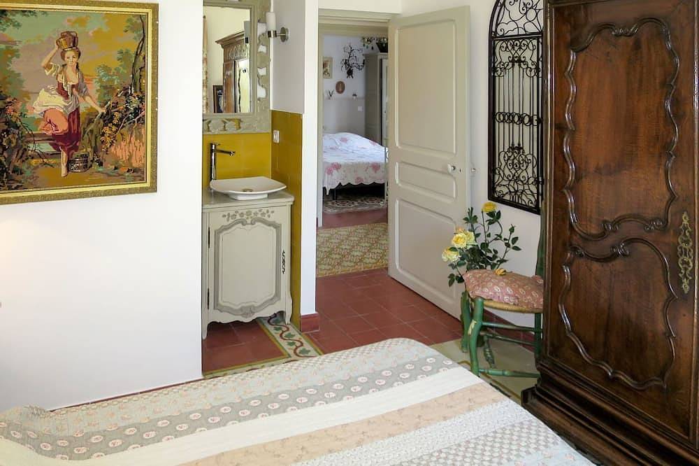 Appartement entier, Confortable appartement pour 8 personnes avec piscine, Wifi, climatisation, Tv et terrasse in Galéria, Parc naturel régional de Corse