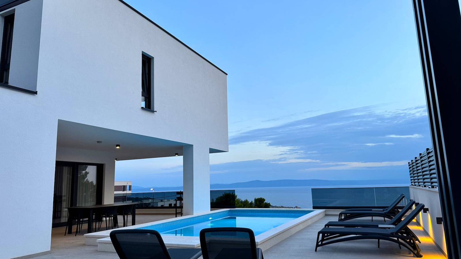New Villa Ina mit Pool, Meerblick in Makarska, Makarska Riviera