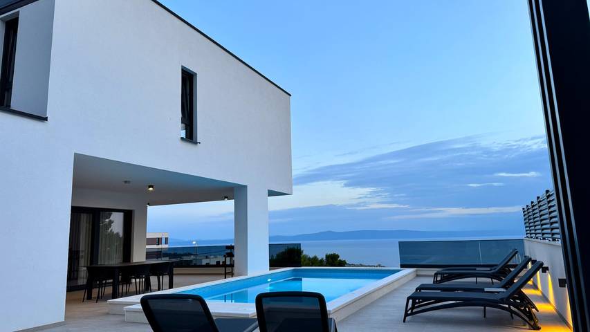 New Villa Ina mit Pool, Meerblick in Makarska, Makarska Riviera