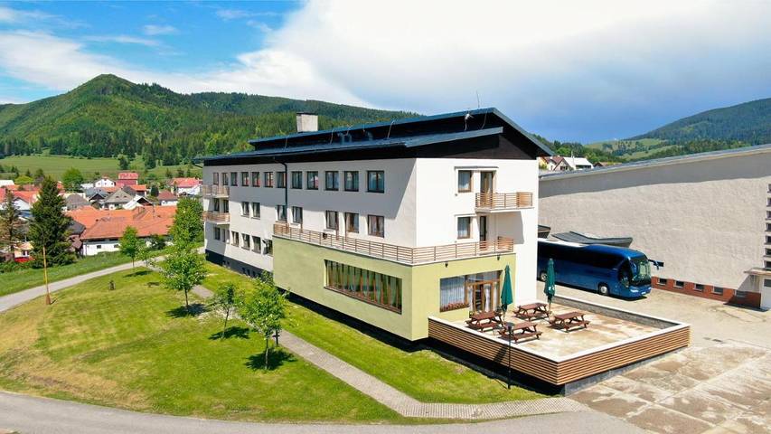Hotel dla 7 osób, z sauna i widok oraz taras i basen, zwierzęta dozwolone w Park Narodowy Słowacki Raj