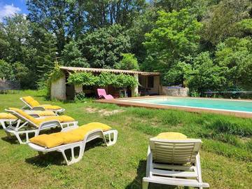 Gîte pour 4 personnes, avec jardin et piscine à Rians