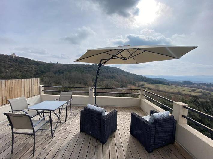 Gîte pour 3 personnes, avec terrasse et vue à Ginasservis