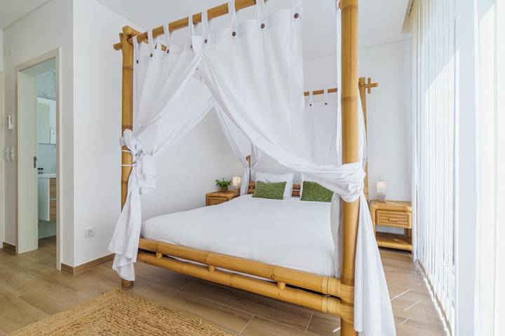 Location de vacances pour 10 personnes, avec jardin ainsi que vue et piscine à Ribamar - 2