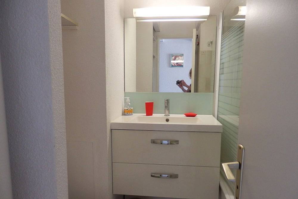 Ganze Wohnung, Charmantes Studio mit Meerblick in Théoule-sur-Mer, Massif de l'Esterel