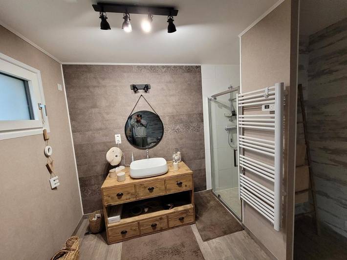 Chambre d’hôte pour 2 personnes, avec jardin à La Bazoge