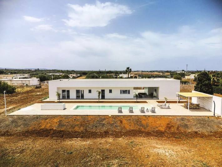 Villa per 6 persone, con piscina e giardino a Torre Santa Sabina