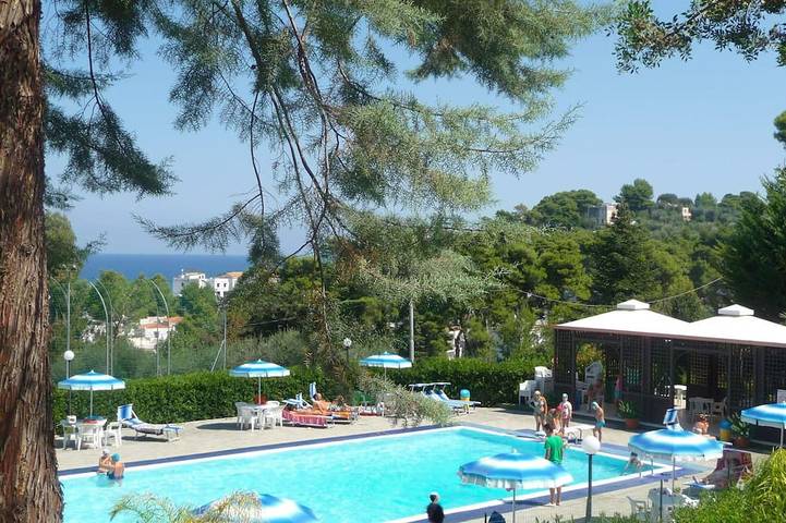 Holiday home for 5 people, with garden and pool - 1