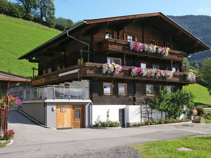Ferienwohnung für 16 Personen, mit Terrasse und Garten in Piesendorf