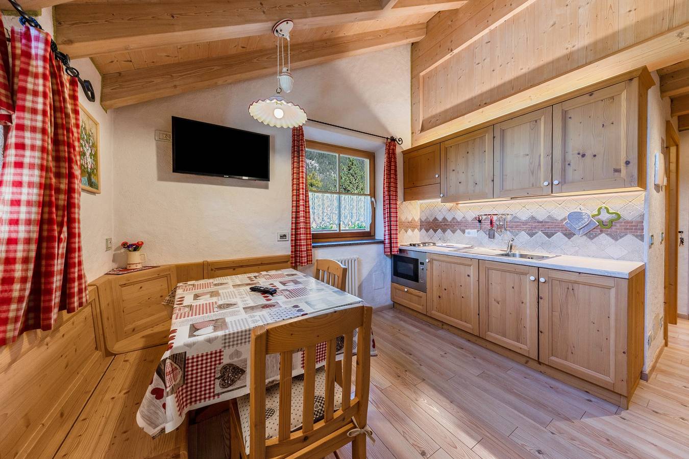 Appartamento intero, Appartamento in stile alpino 'Catinaccio Rosengarten' con Wi-Fi in Pozza di Fassa, San Giovanni di Fassa