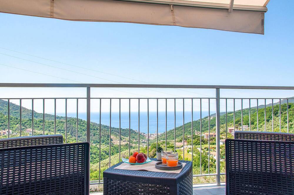 Entire apartment, Awesome apartment in Moneglia with house sea view in Moneglia, Riviera di Levante