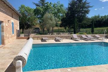 Gîte pour 15 personnes, avec jardin et jacuzzi à Faudoas
