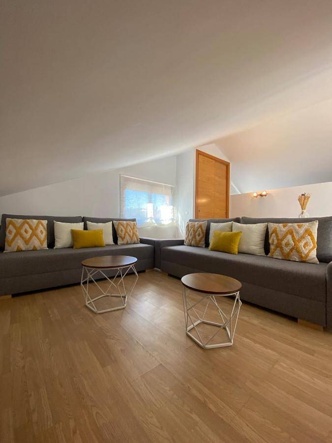 Apartamento de vacaciones para 5 personas, con piscina además de vistas y jardín - 1