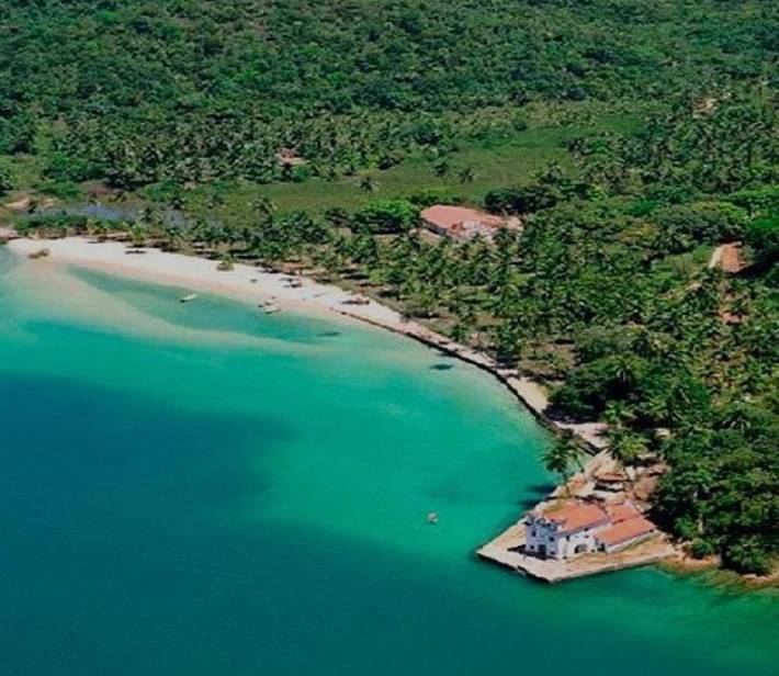 Casas e apartamentos de temporada para 2 pessoas, com vista e piscina e ainda balcão na Praia do Flamengo