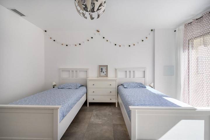 Location de vacances pour 8 personnes, avec piscine ainsi que terrasse et vue à Camps-la-Source - 2