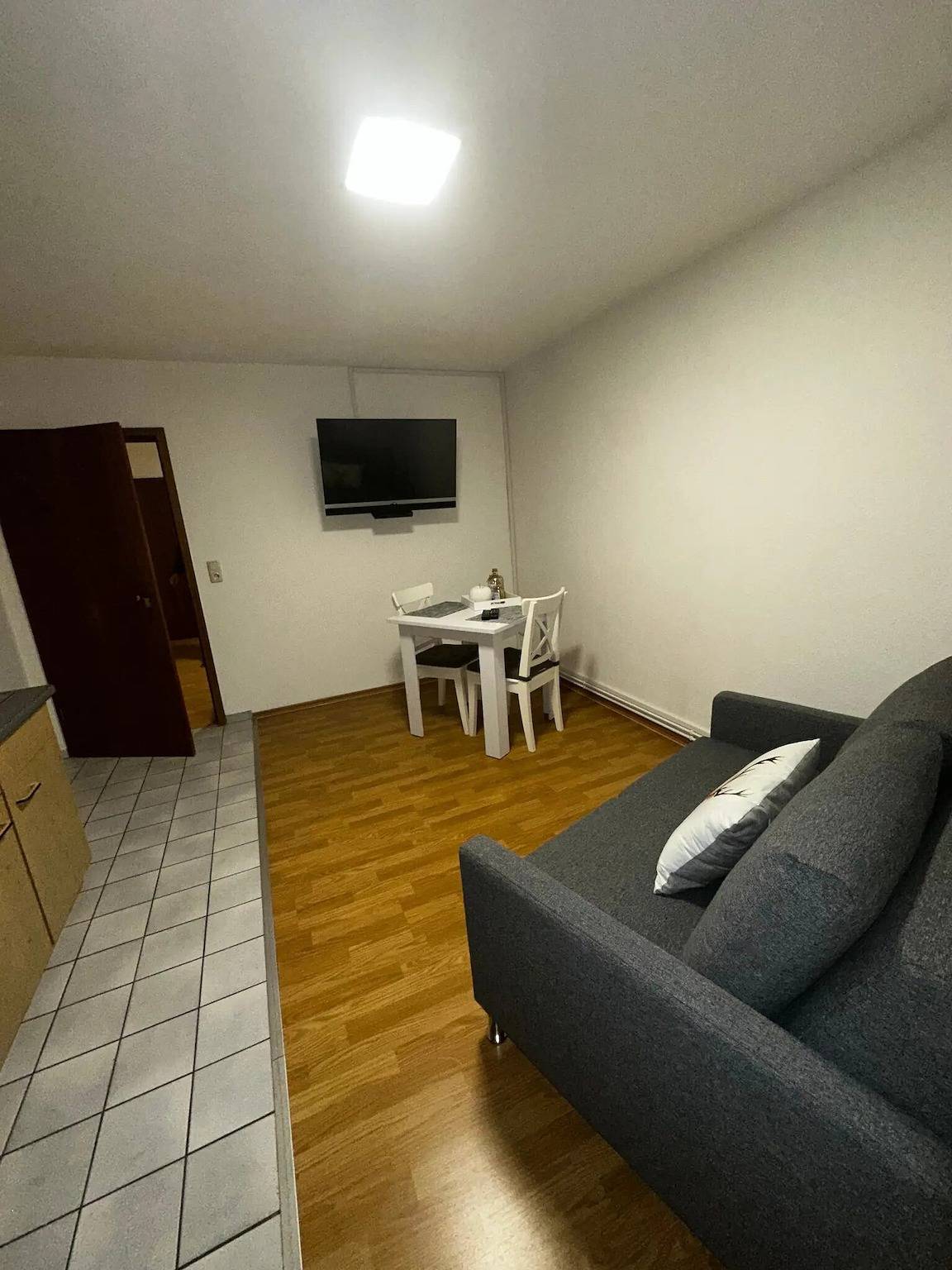 Ganze Wohnung, Apartment „Practical Monteurzimmer 4“ mit Gemeinschaftsgarten und Wlan in Weddingstedt, Heide und Umgebung