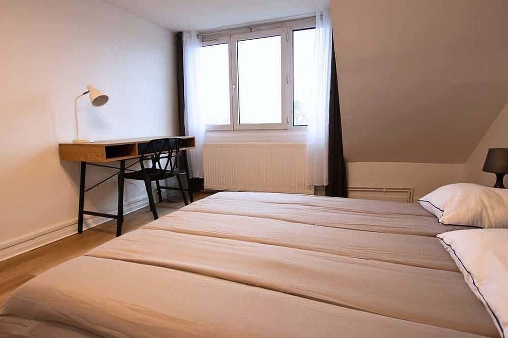 La villa douaisienne, central, terrasse privee in Douai, Department Nord