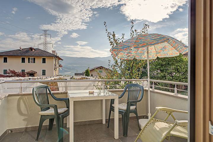 Ferienhaus 'Casa Mirtillo' mit Balkon, WLAN und Klimaanlage in Tassullo, Ville d'Anaunia