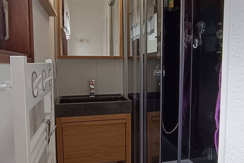 Entire apartment, Cozy apartment near ski slopes with garage in Thollon-les-Mémises, Thonon-les-Bains region