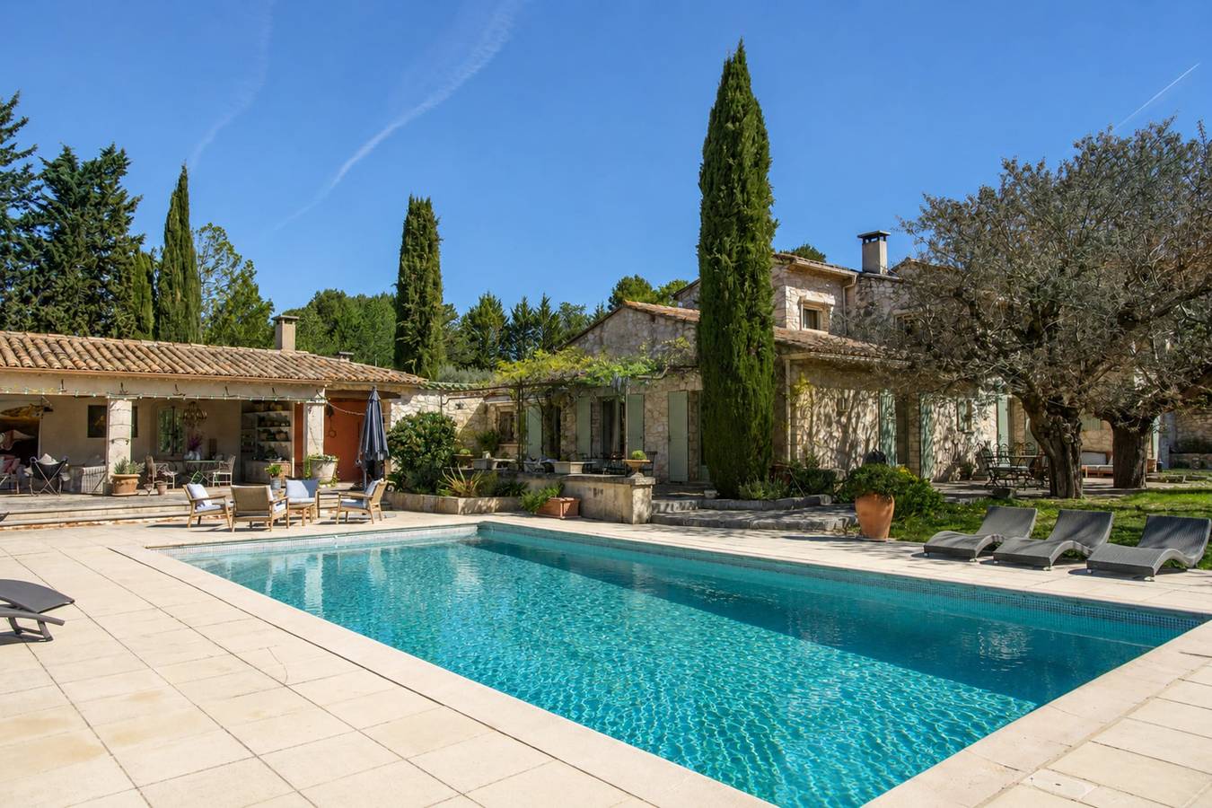 Villa Toscane – Countryside Estate with Pool in Pernes-les-Fontaines, Parque natural regional del Mont Ventoux