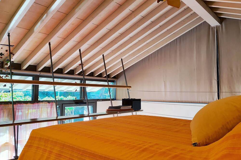 Green Oasis on Lake Iseo - House with Garden and Terrace 1 Minute from the Water in Lovere, Iseosee