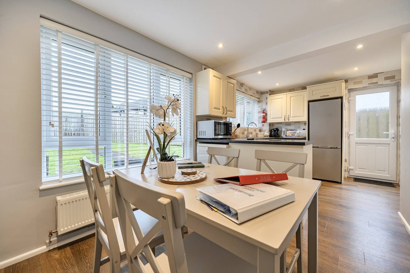 2 Bed House - Sleeps 4 - Garden - Parking - Wifi in Kendal, Lake District