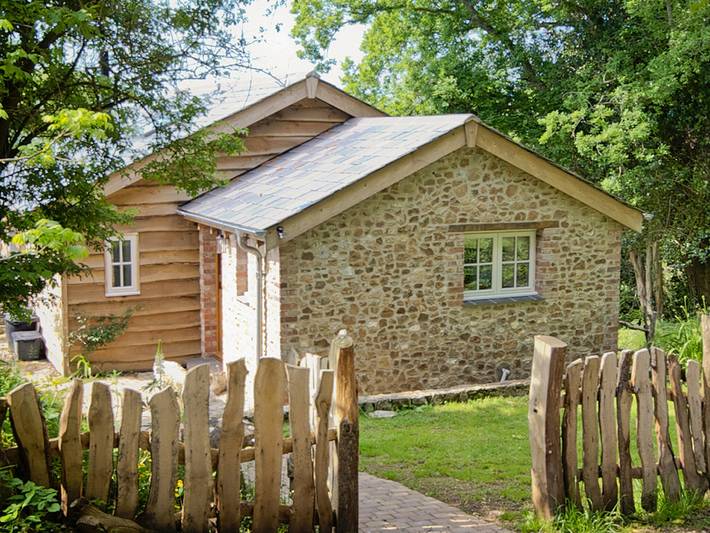 Cottage for 4 people, with garden, with pets in Axminster