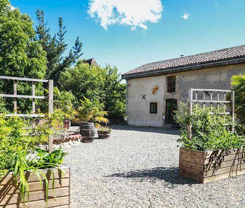 Location de vacances pour 6 personnes, avec vue et bassin pour enfant ainsi que piscine et jardin, adapté aux familles à Madiran - 4