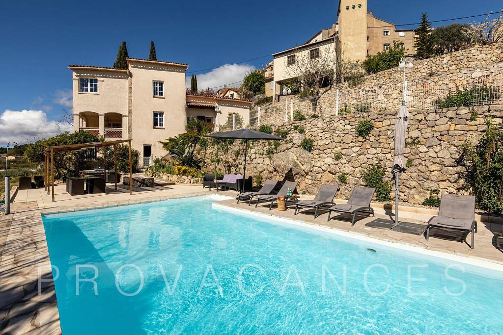 Villa mit Garten und Pool in der mittelalterlichen Stadt Callas in Callas, Draguignan Region