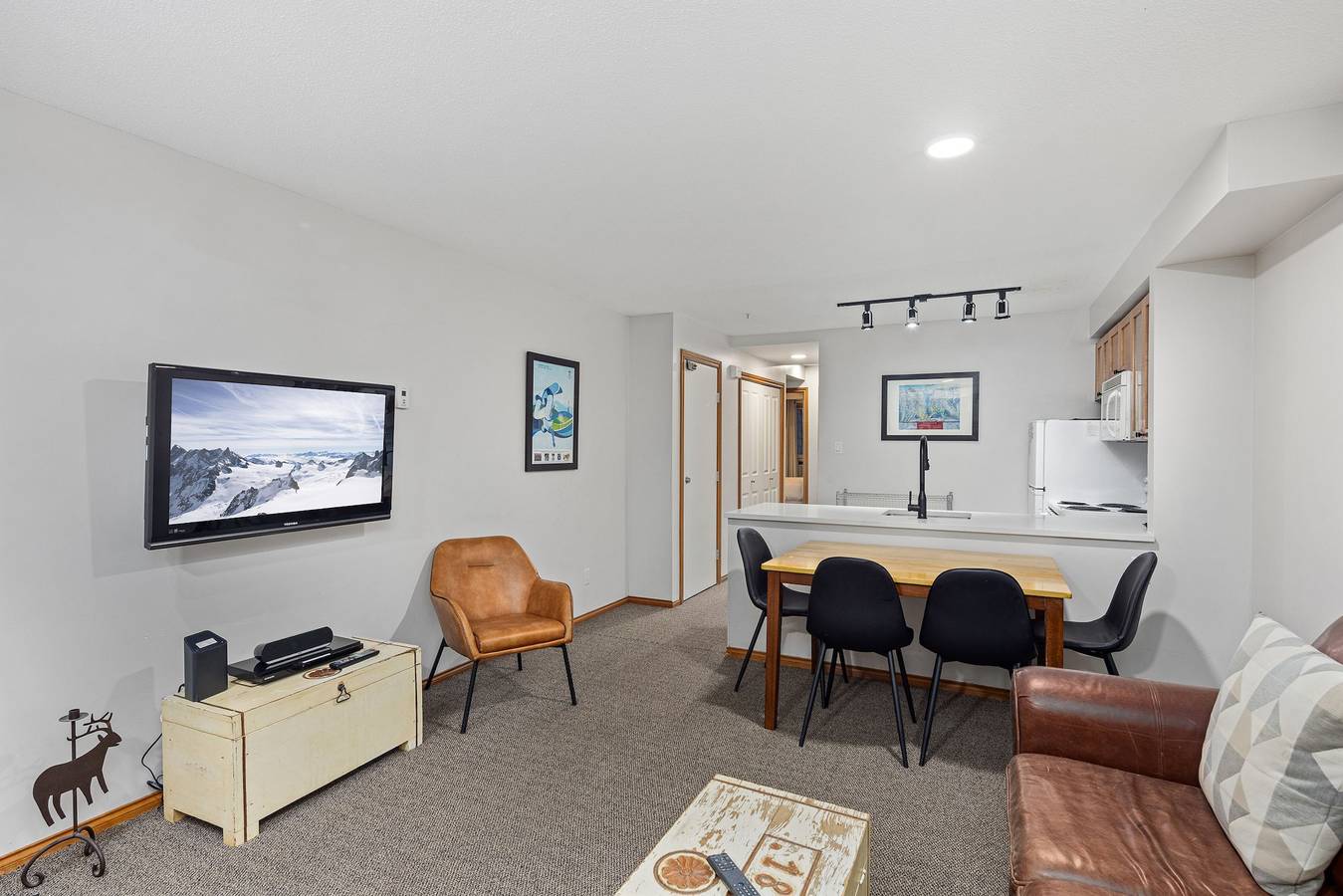 Geheel appartement, 2Br Townhome with private hot tub and pool. Gr 59 in Whistler, Whistler Blackcomb
