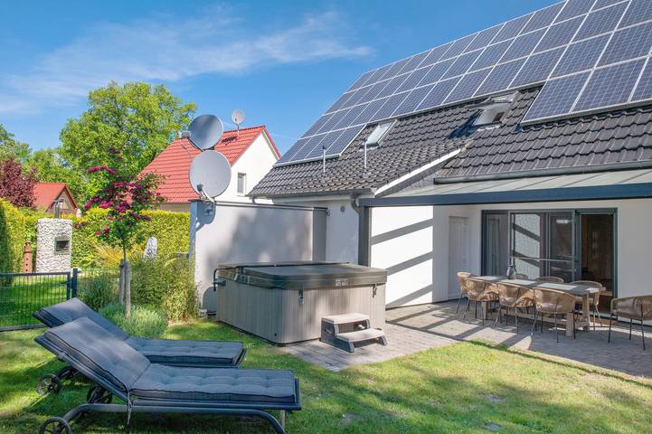 Ferienhaus für 8 Personen, mit Whirlpool und Garten sowie Sauna in Göhren-Lebbin