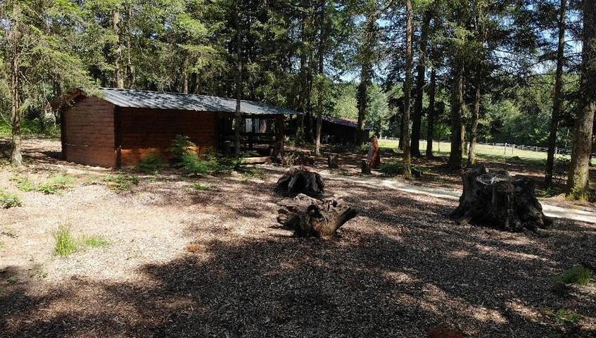 Camping pour 3 personnes, avec Terrasse et Jardin ainsi que Piscine et Vue